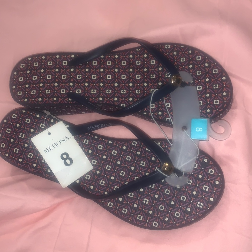 Merona Navy/Amaya flip flops size 8